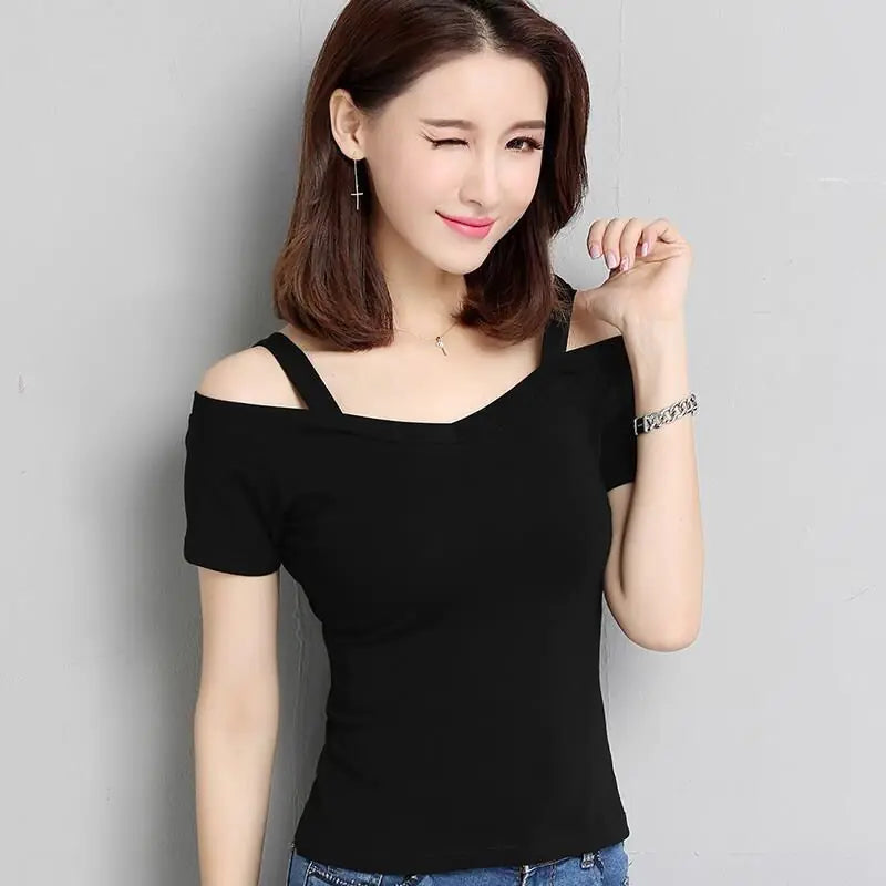 Camiseta coreana ajustada de manga corta con hombros descubiertos