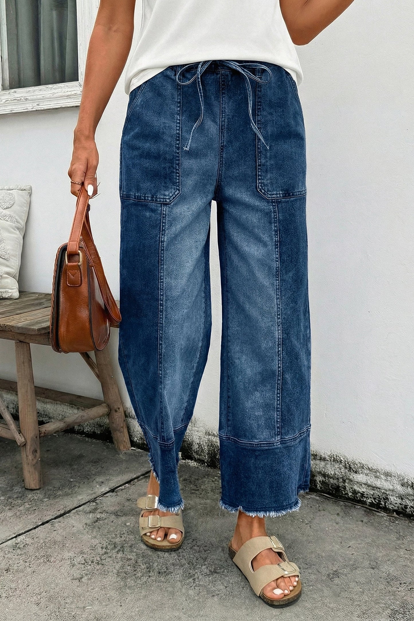 Pantalones vaqueros de pierna ancha con cordón azul de Prusia, detalle de costura y dobladillo sin rematar
