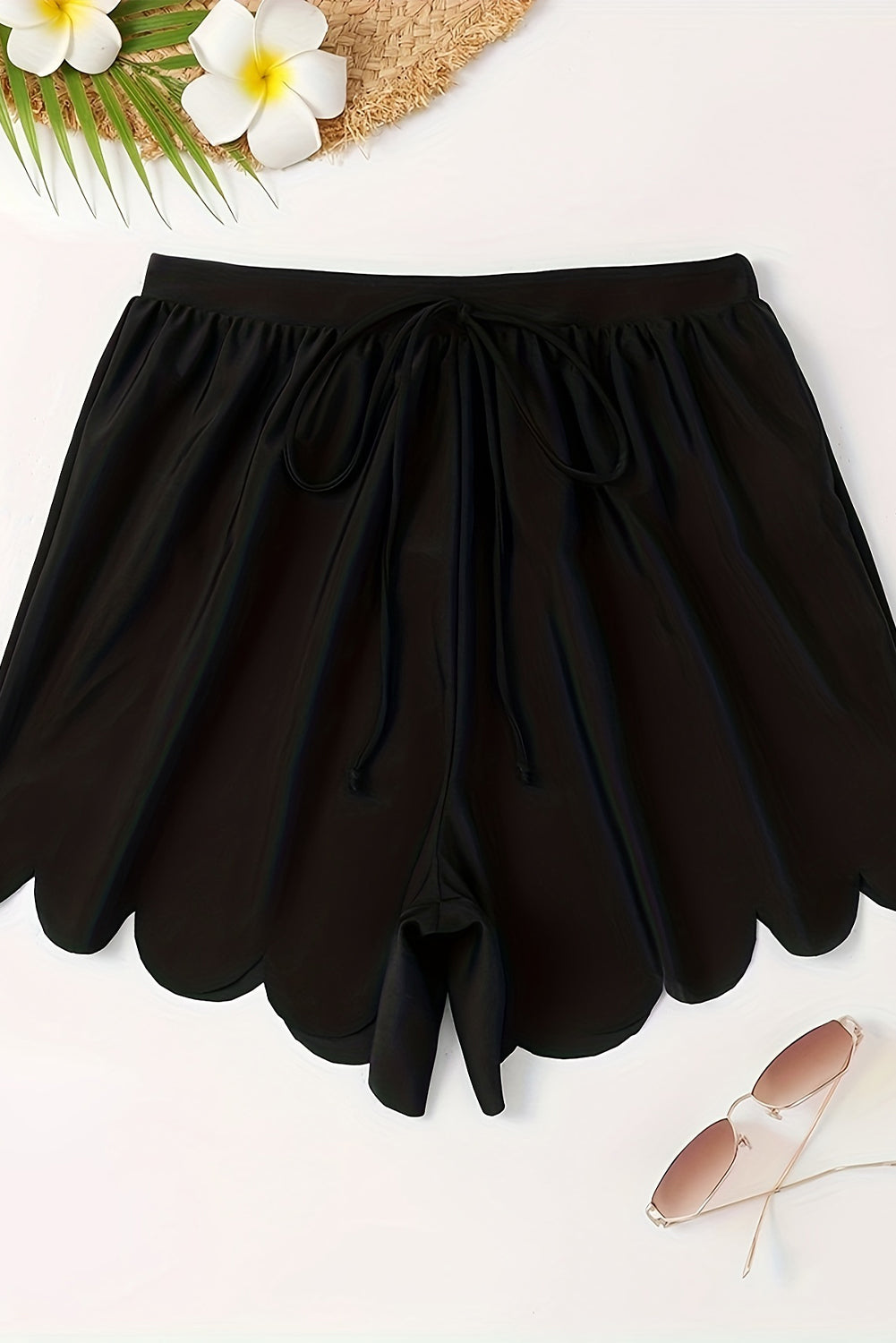 Pantalón corto de playa con cordón y ribete festoneado en negro