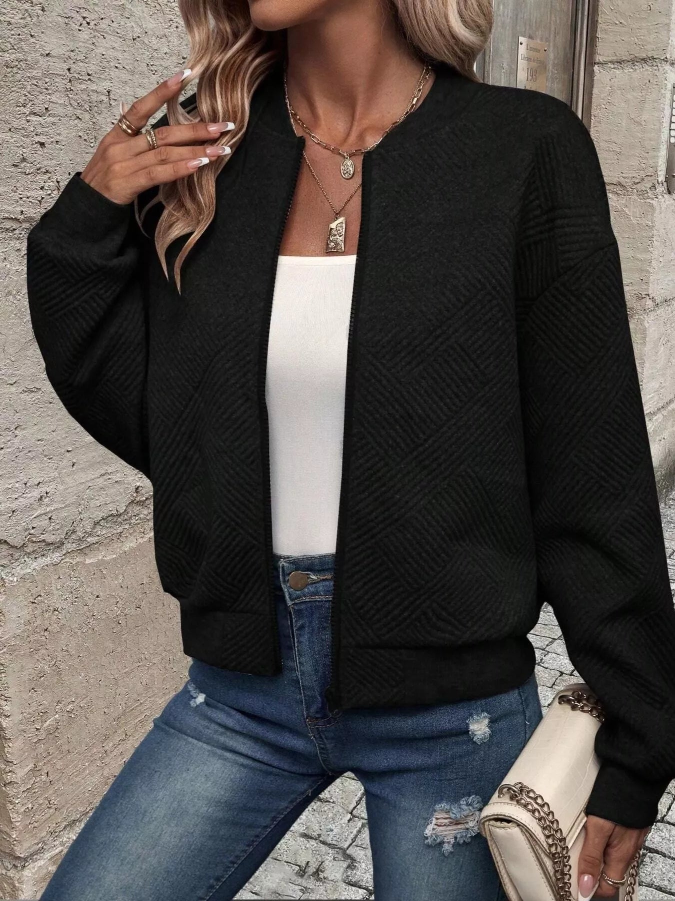 Chaqueta bomber con cremallera y textura