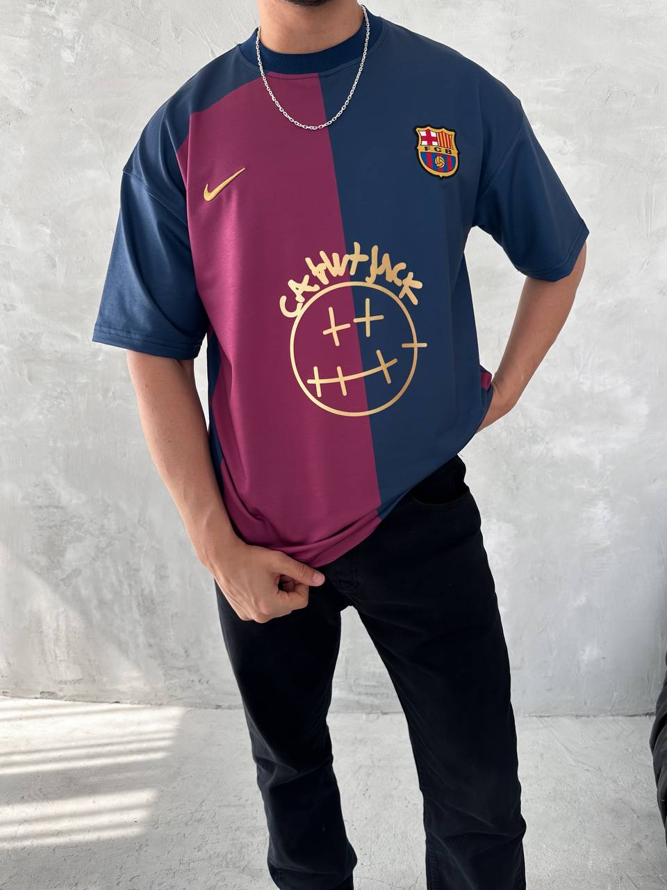 Iconic Fusion Two-Tone Athletic Tee – Oversized Streetwear with Team-Inspired Style