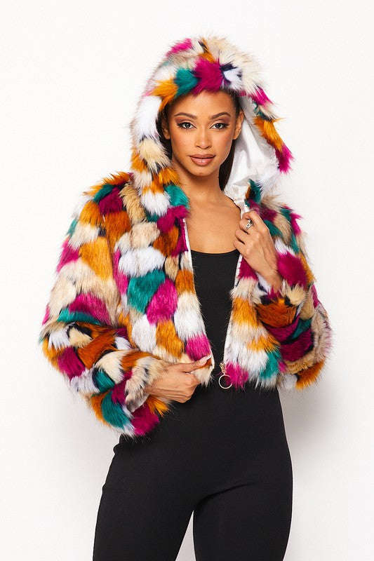 Chaqueta con capucha de piel sintética multicolor y cremallera delantera Fasheabe