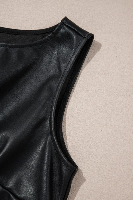Minivestido sin mangas de cuero vegano