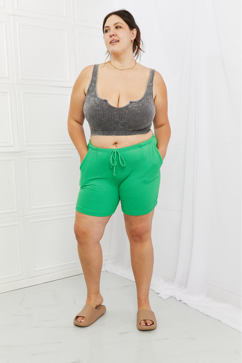 Blumin Apparel "Too Good" Full Size Ribbed Shorts en Verde