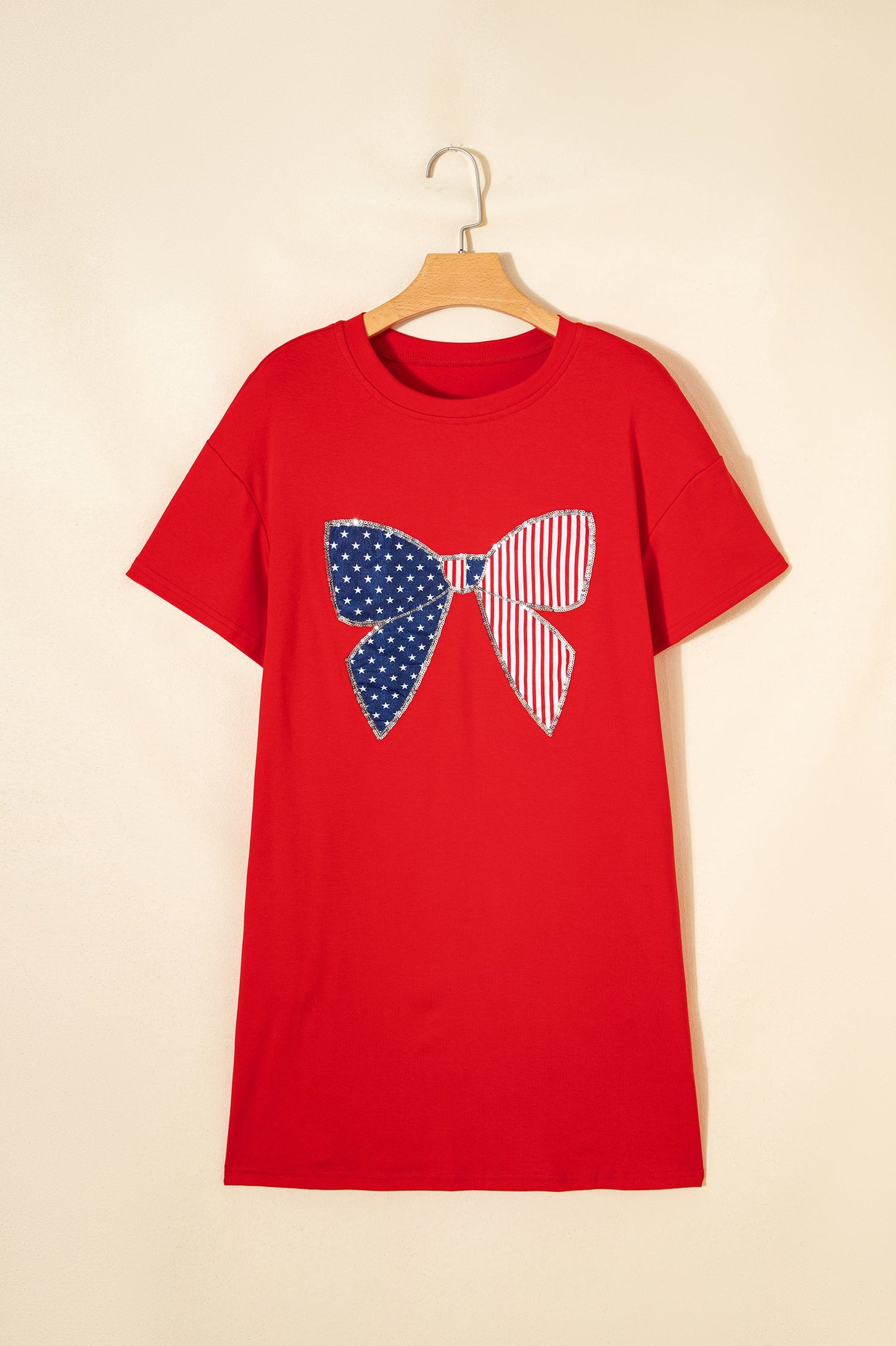Minivestido con parches de estrellas y rayas, lazo y lentejuelas rojas intensas