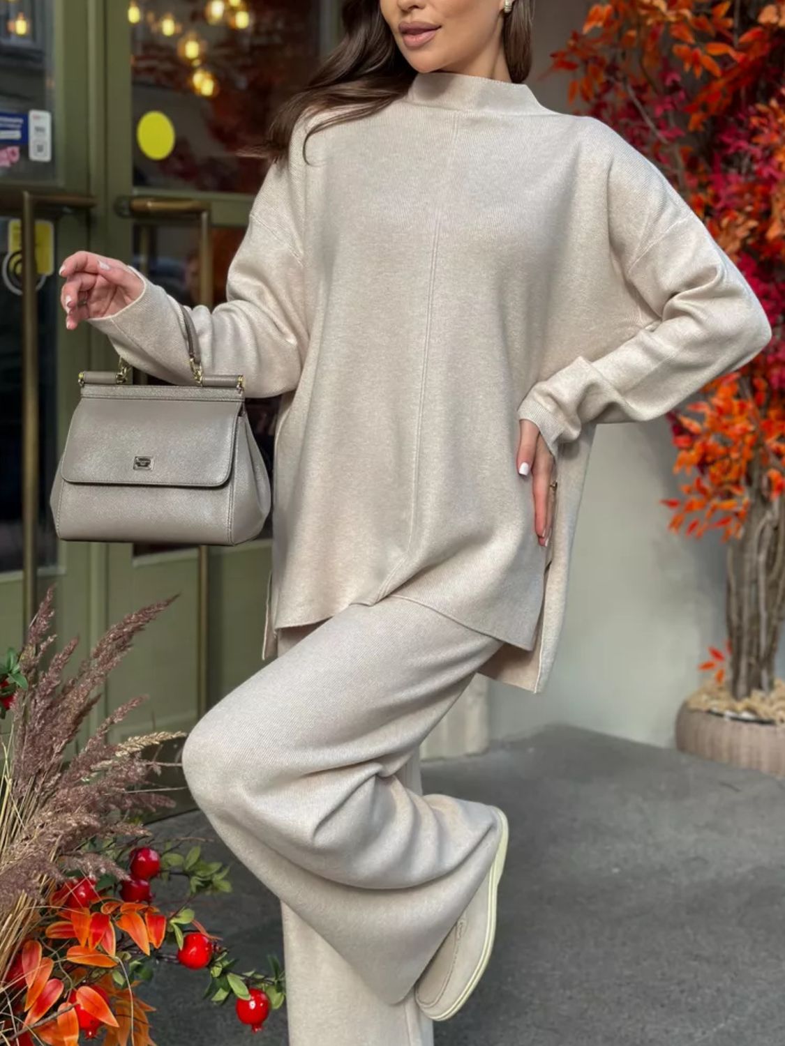 Conjunto de suéter de top de cuello simulado con aberturas y pantalón