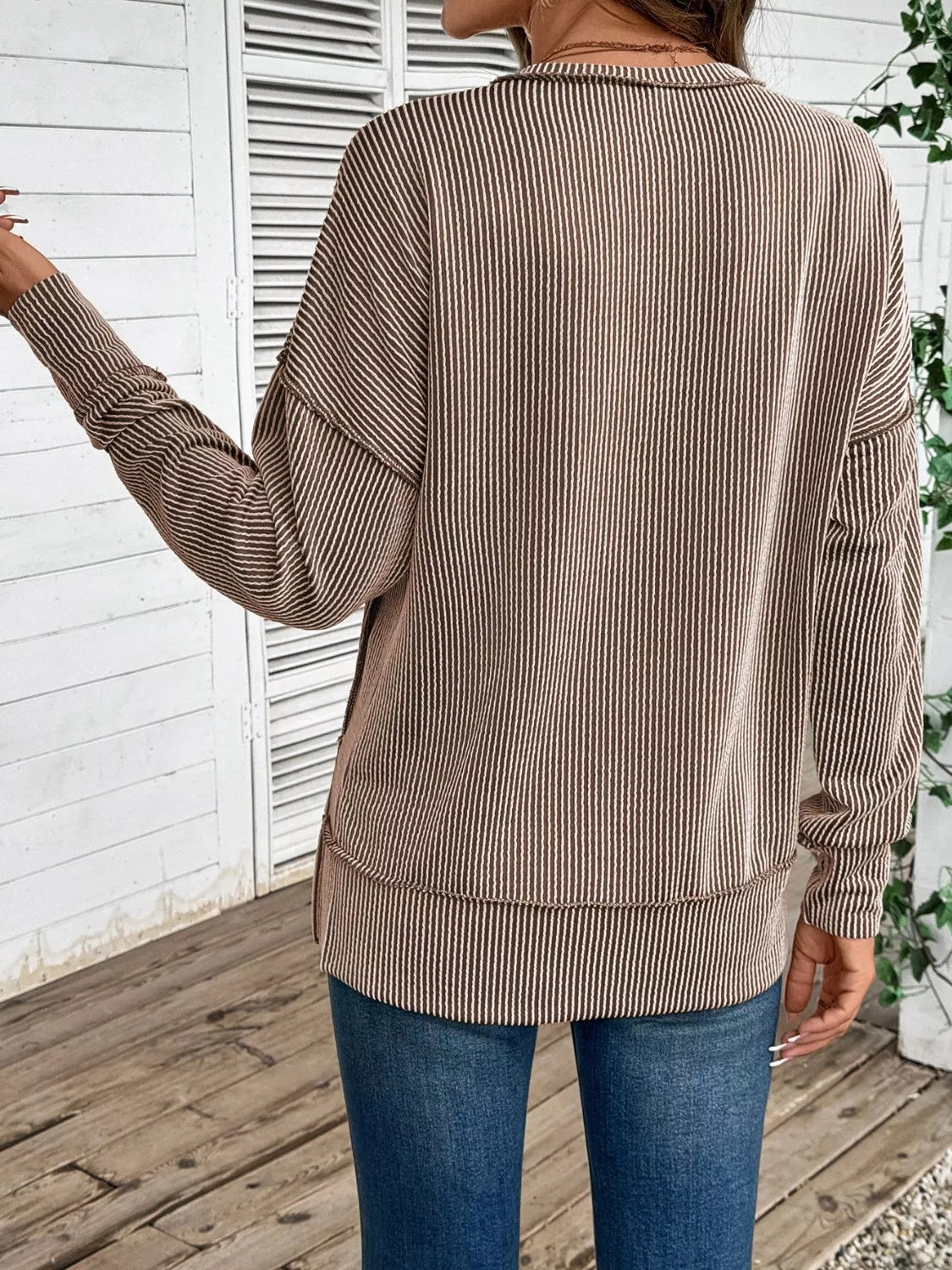 Sudadera de cuello redondo con aberturas laterales
