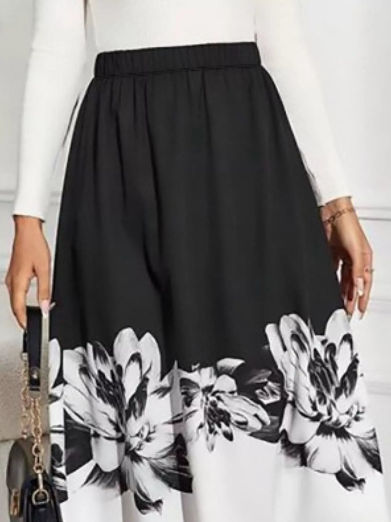 Falda Midi Evasé con Estampado Floral Ver tabla de tallas en "más detalles"