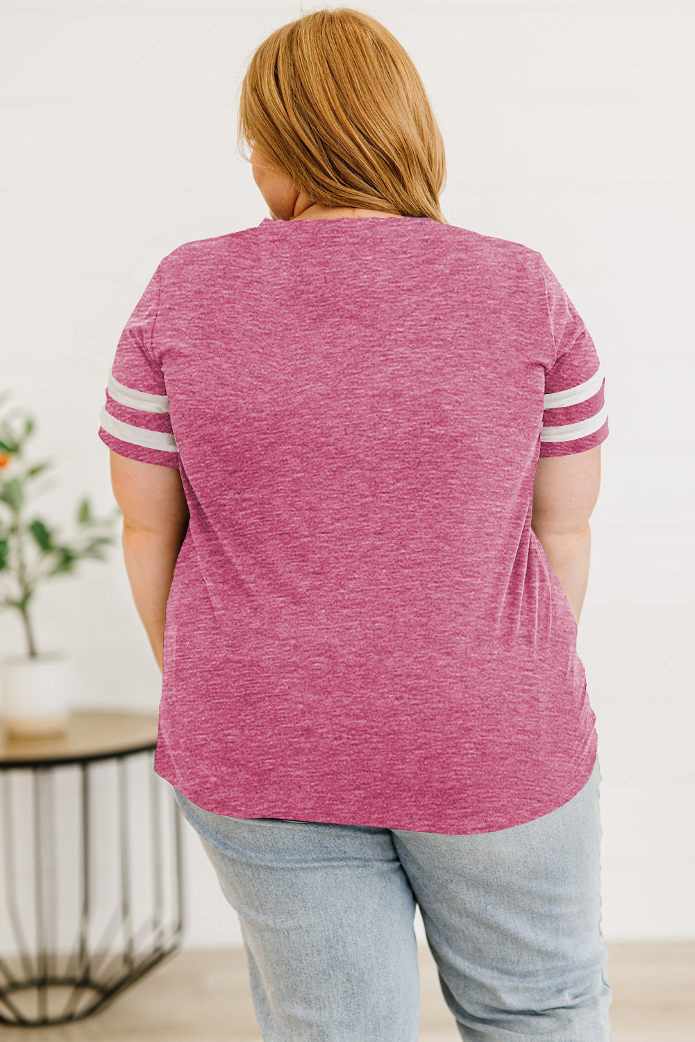Camiseta de talla grande con cuello de pico a rayas. Consulta la tabla de tallas en "más detalles"