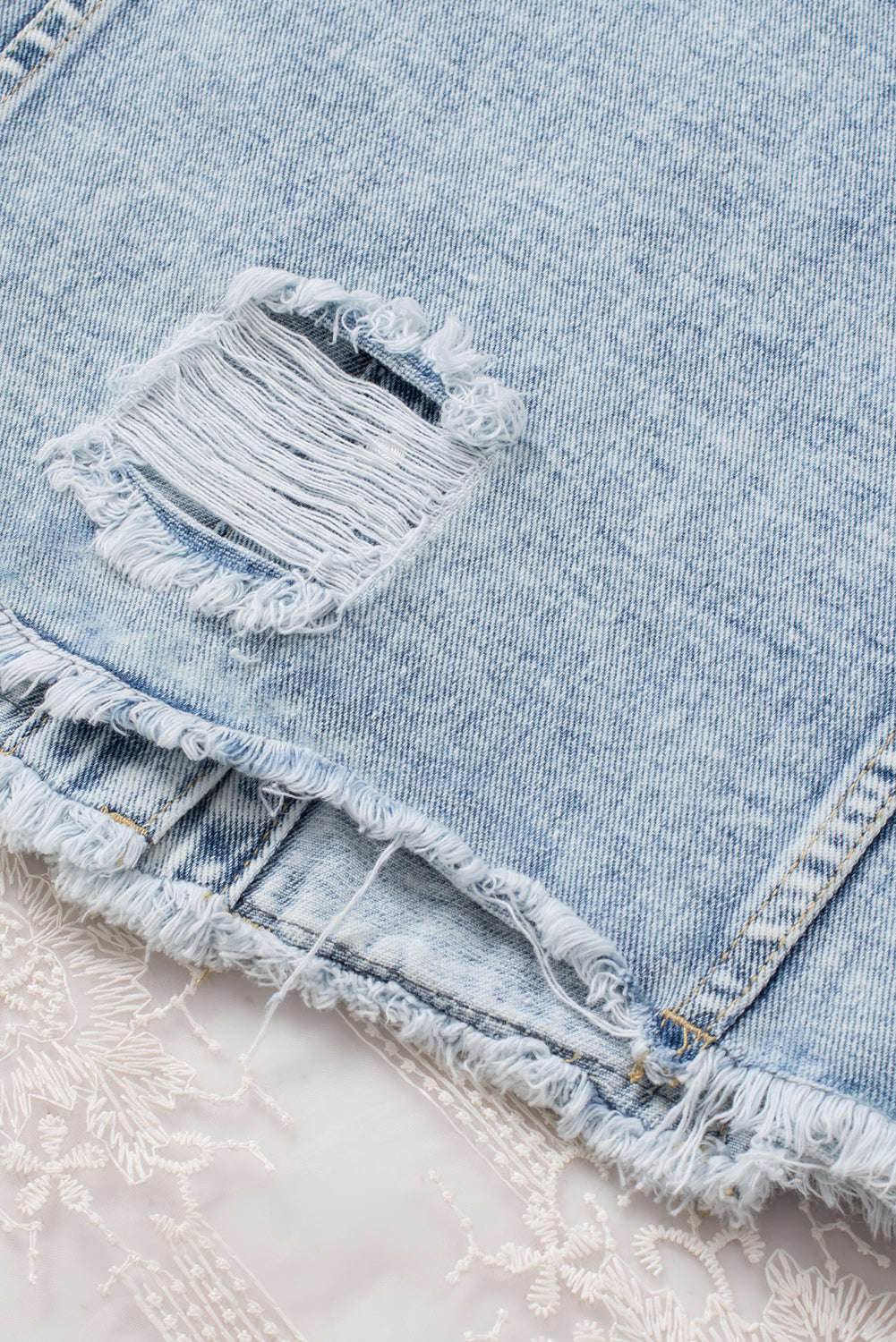 Chaqueta Vaquera Azul Claro Desgastada Rota con Bajo Sin Rematar y Botones