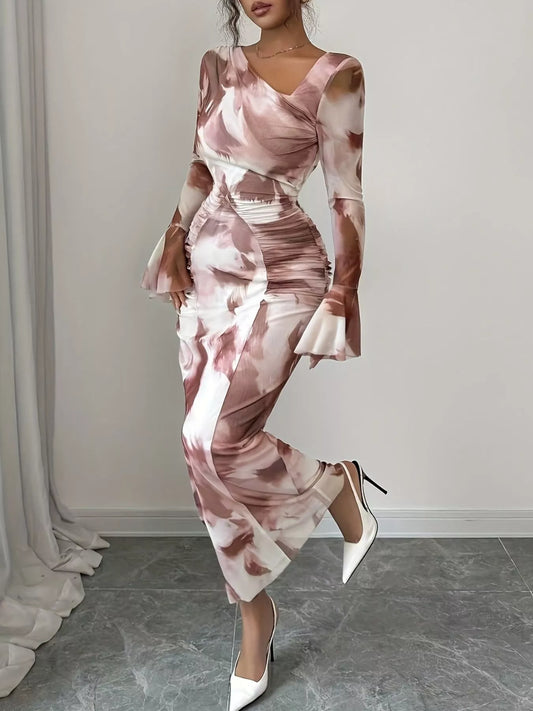Vestido largo de manga larga con cuello asimétrico