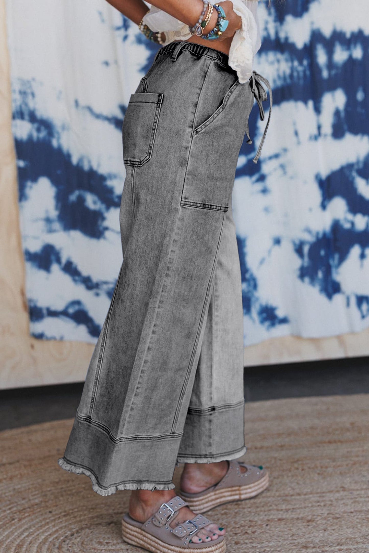 Pantalones vaqueros de pierna ancha con cordón azul de Prusia, detalle de costura y dobladillo sin rematar