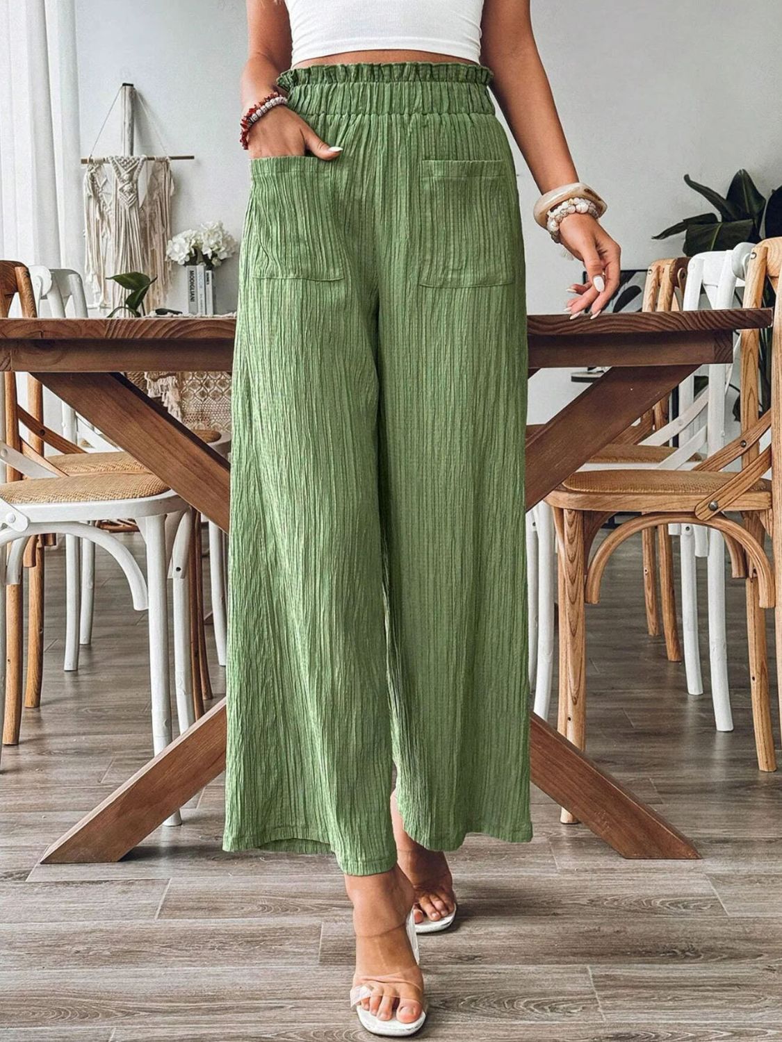 Pantalones de pernera ancha con cintura elástica y bolsillos