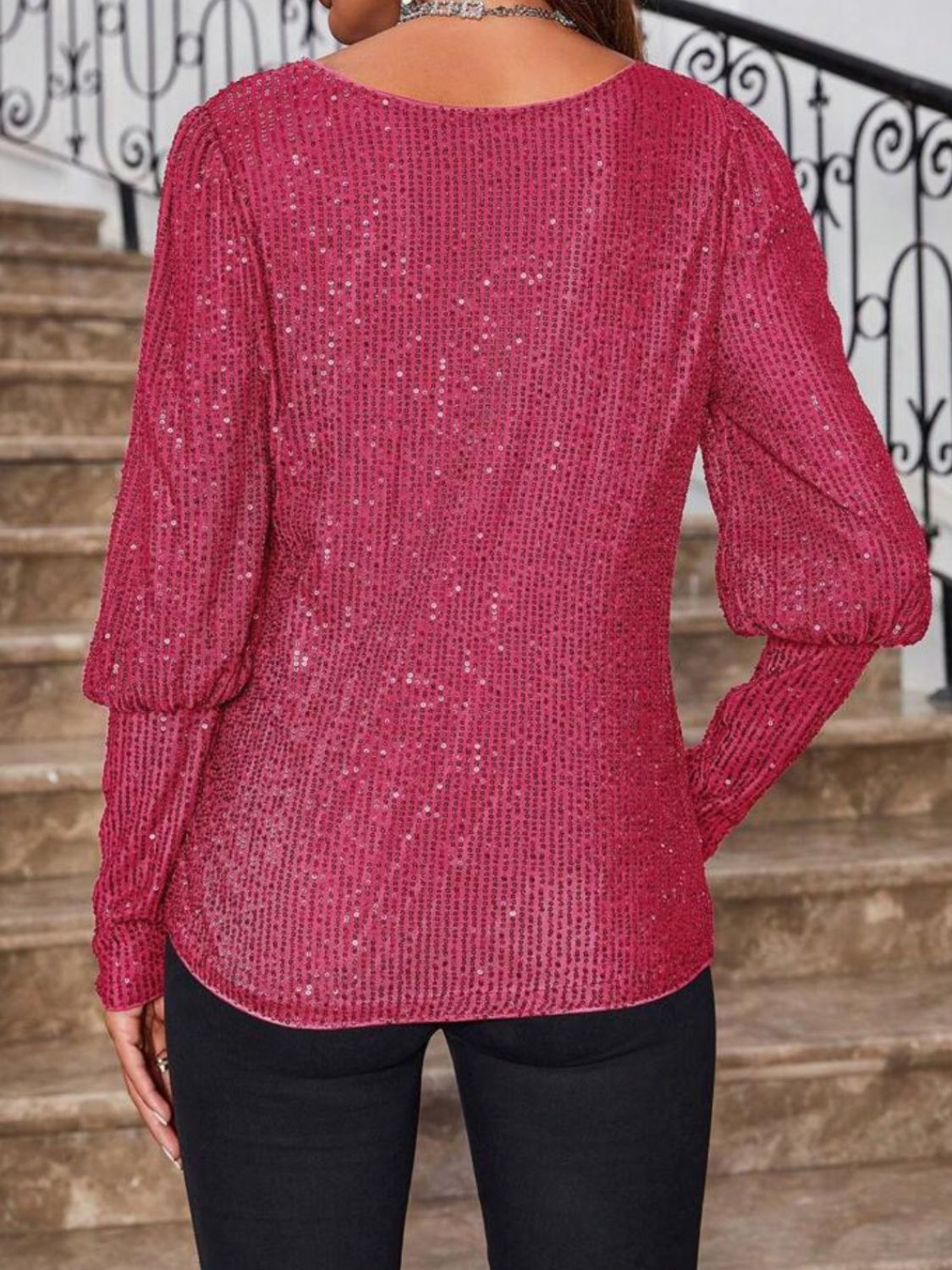 Top de manga larga con cuello barco y lentejuelas