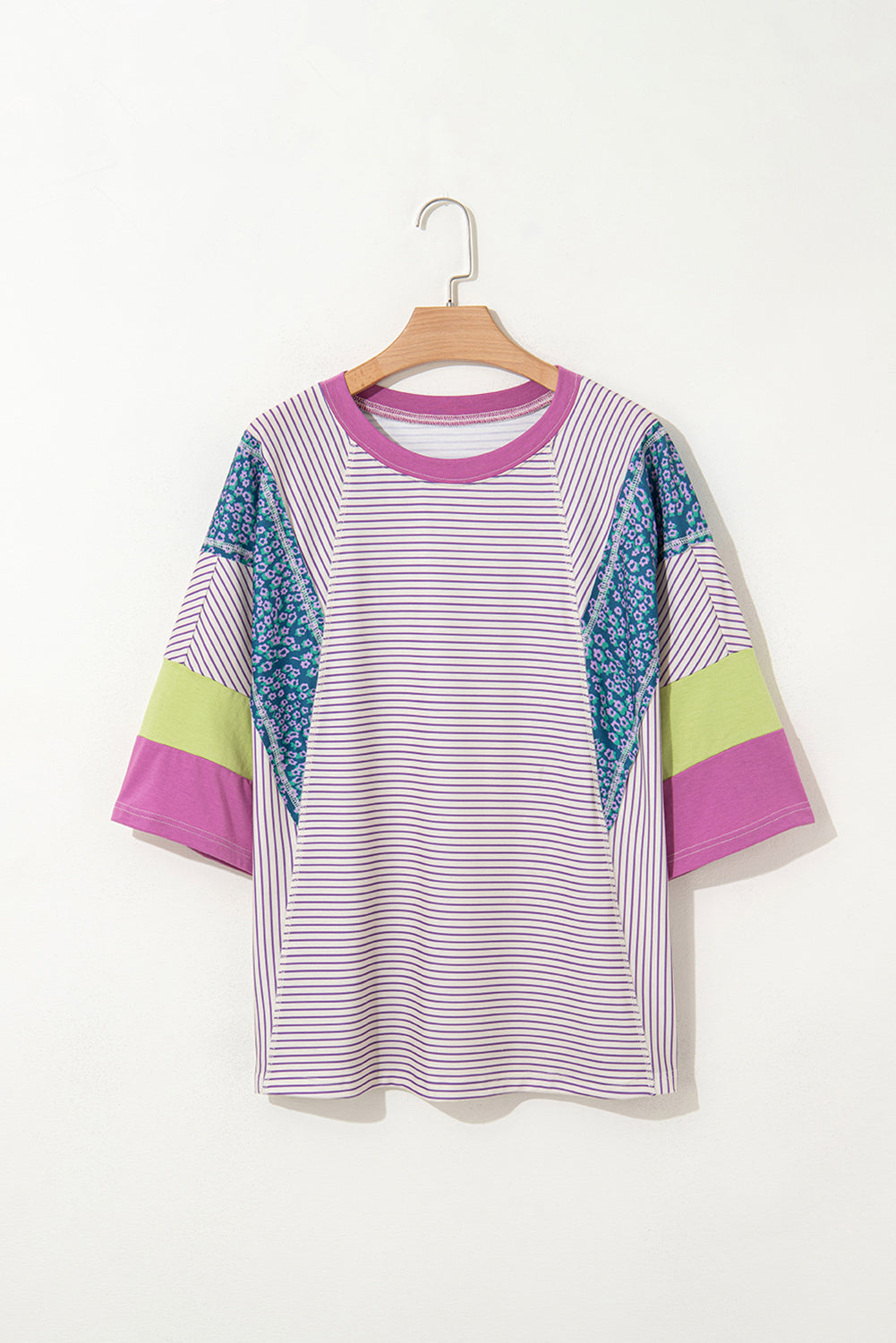 Blusa de manga tres cuartos con bloques de color florales a rayas moradas y parches con bordes sin rematar
