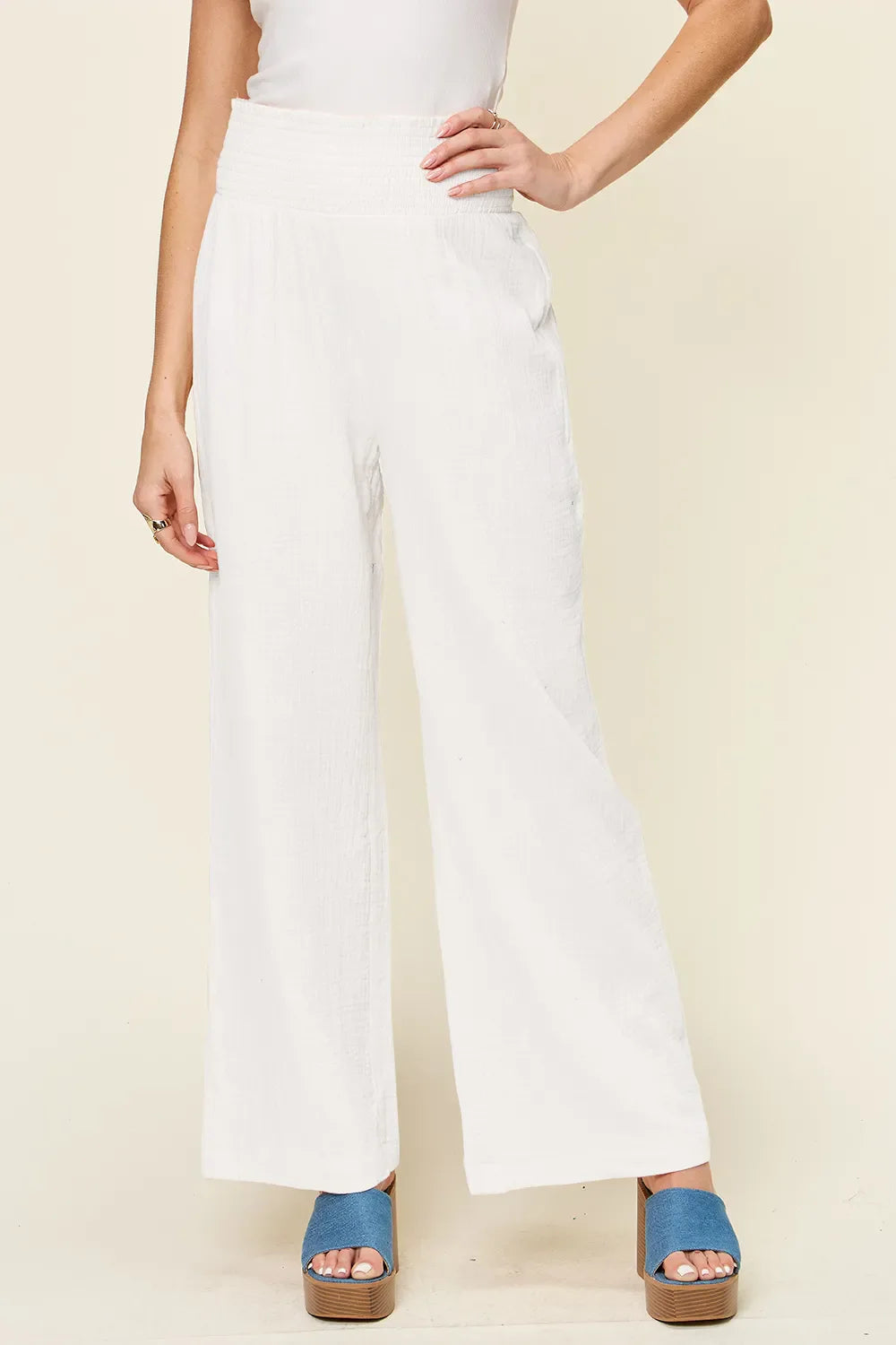 Pantalones anchos con cintura smock y textura de Double Take