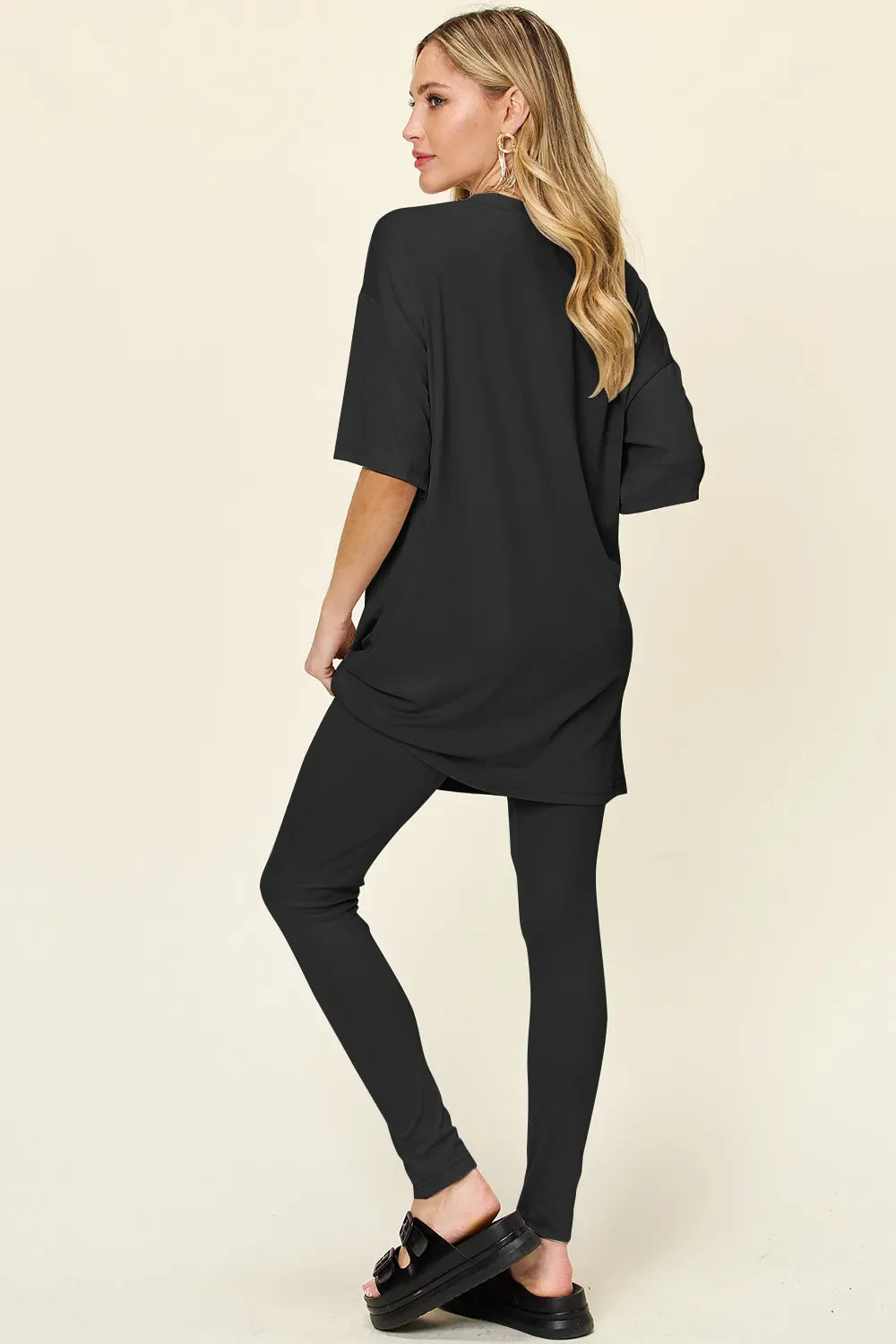 Conjunto de camiseta de manga caída con cuello redondo de tamaño completo y leggings Double Take