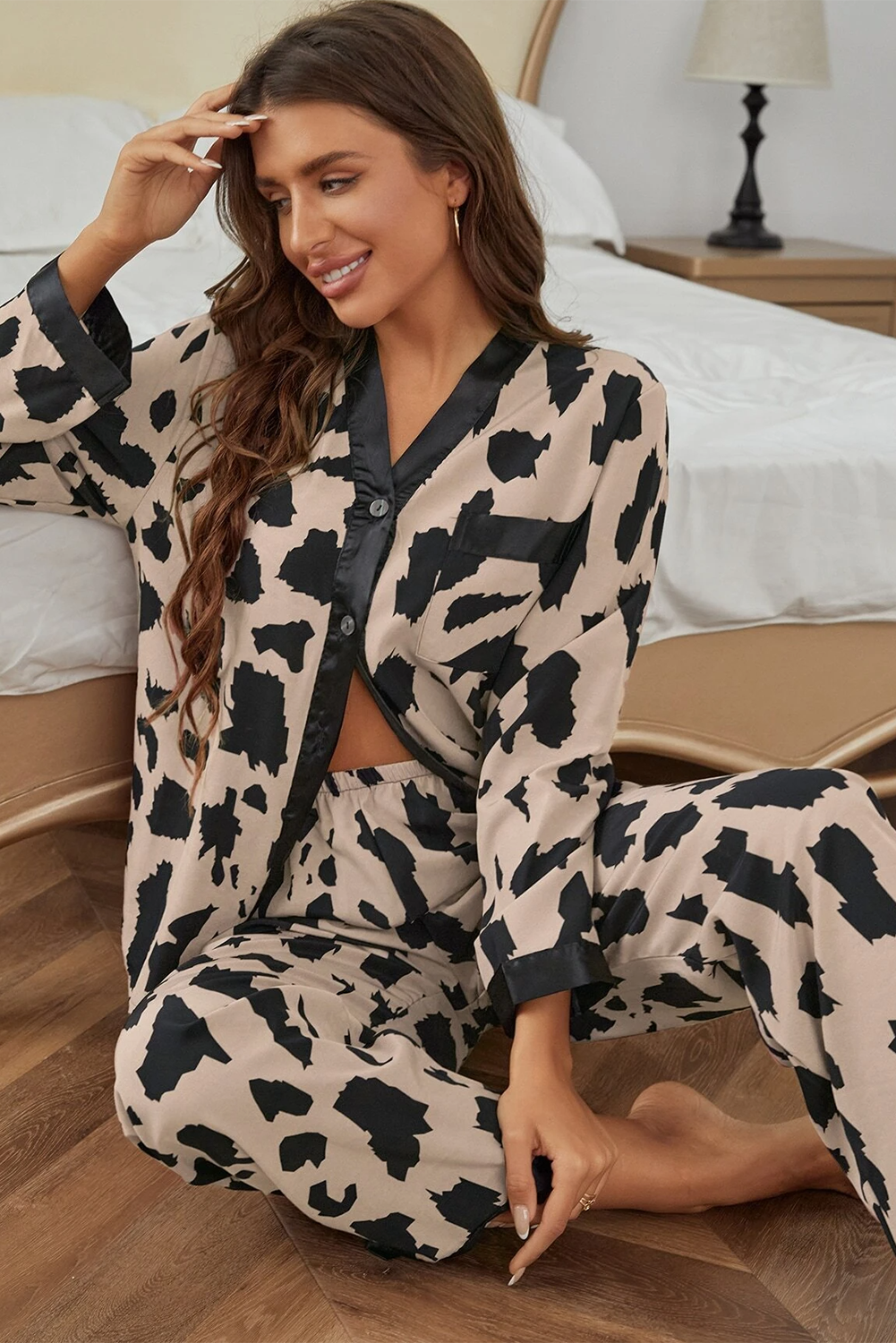 Pijama de dos piezas holgado de guepardo caqui con ribete en contraste