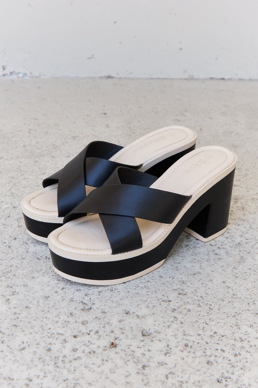 Sandalias de plataforma con contraste Weeboo Cherish The Moments en negro
