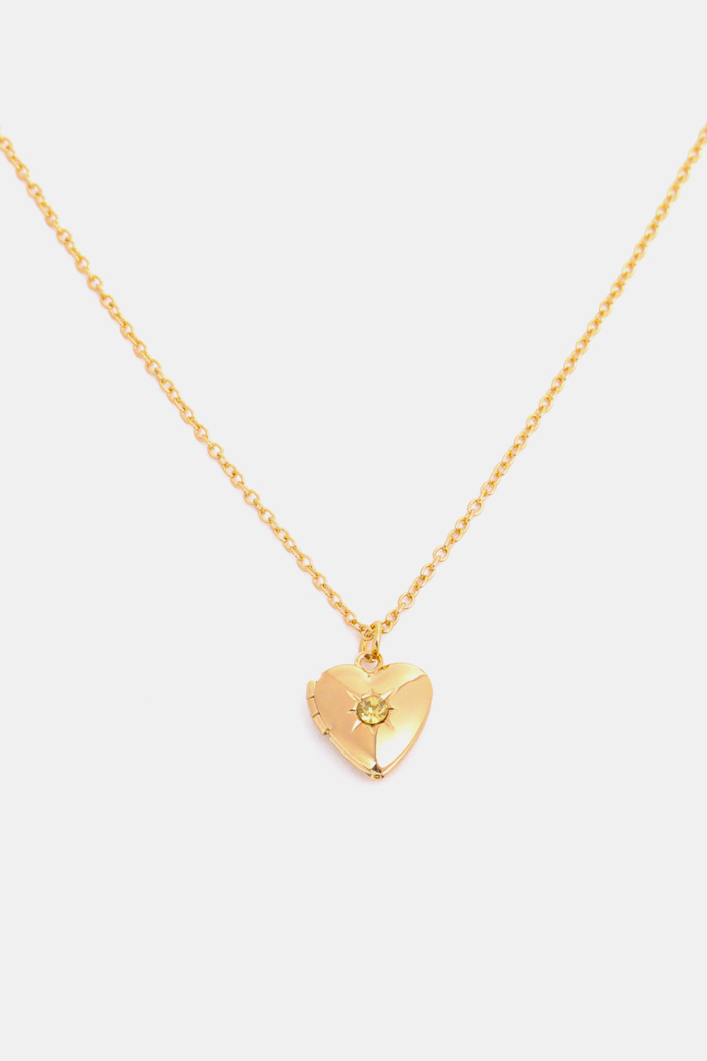 Collar con colgante de circonita en forma de corazón y chapado en oro de 14 quilates