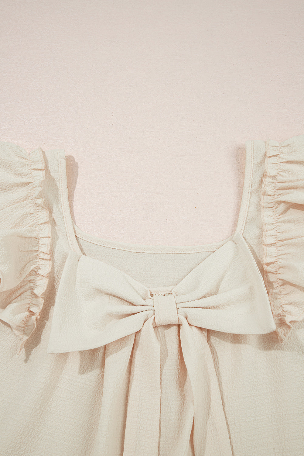 Blusa Fruncida con Mangas Mariposa, Nudo Lazo y Textura Beige