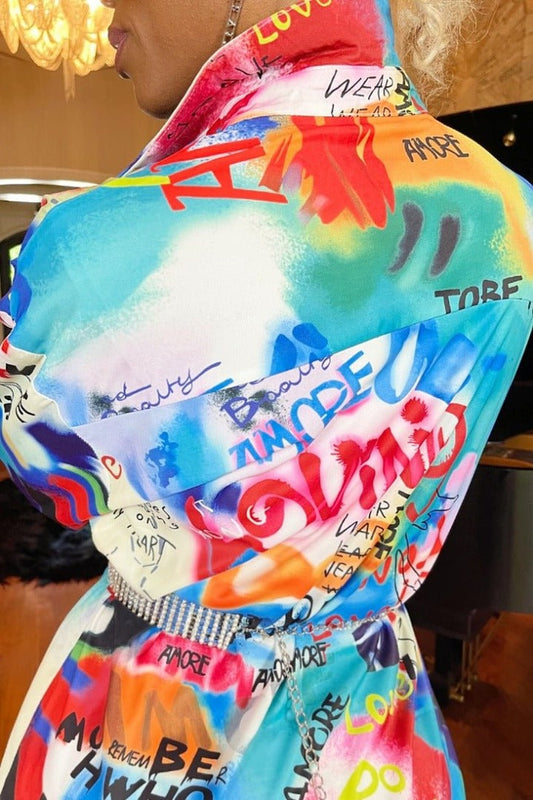 El vestido camisero Marella con estampado de grafiti