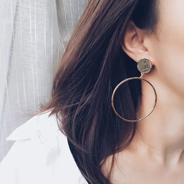 Pendientes de Círculo Sencillos - Diseño Moderno y Versátil