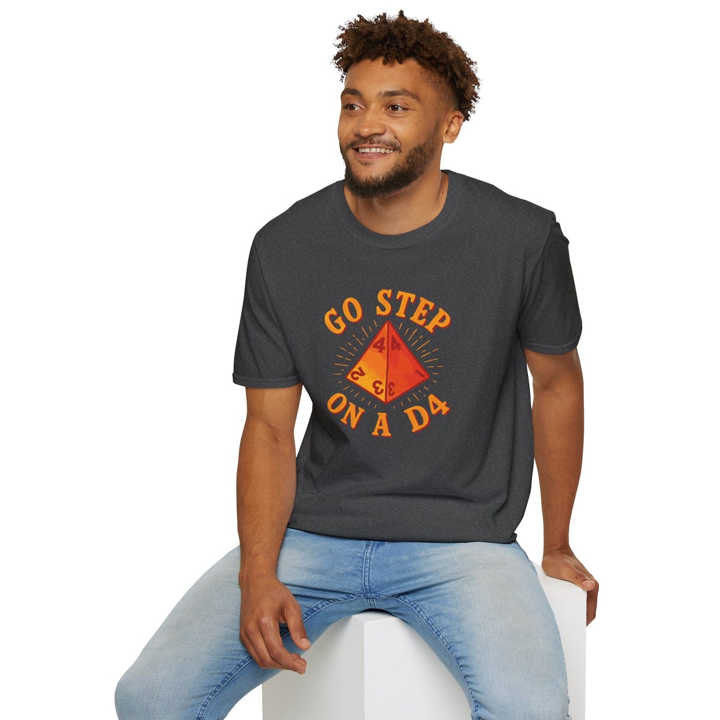 Ve y pisa un D4 Divertida camiseta de DnD