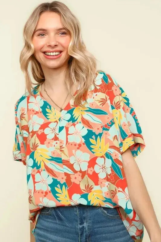 Shorts Trendsi Haptics Blusa con cuello en V de mujer Camisa hawaiana de verano Tejido ligero