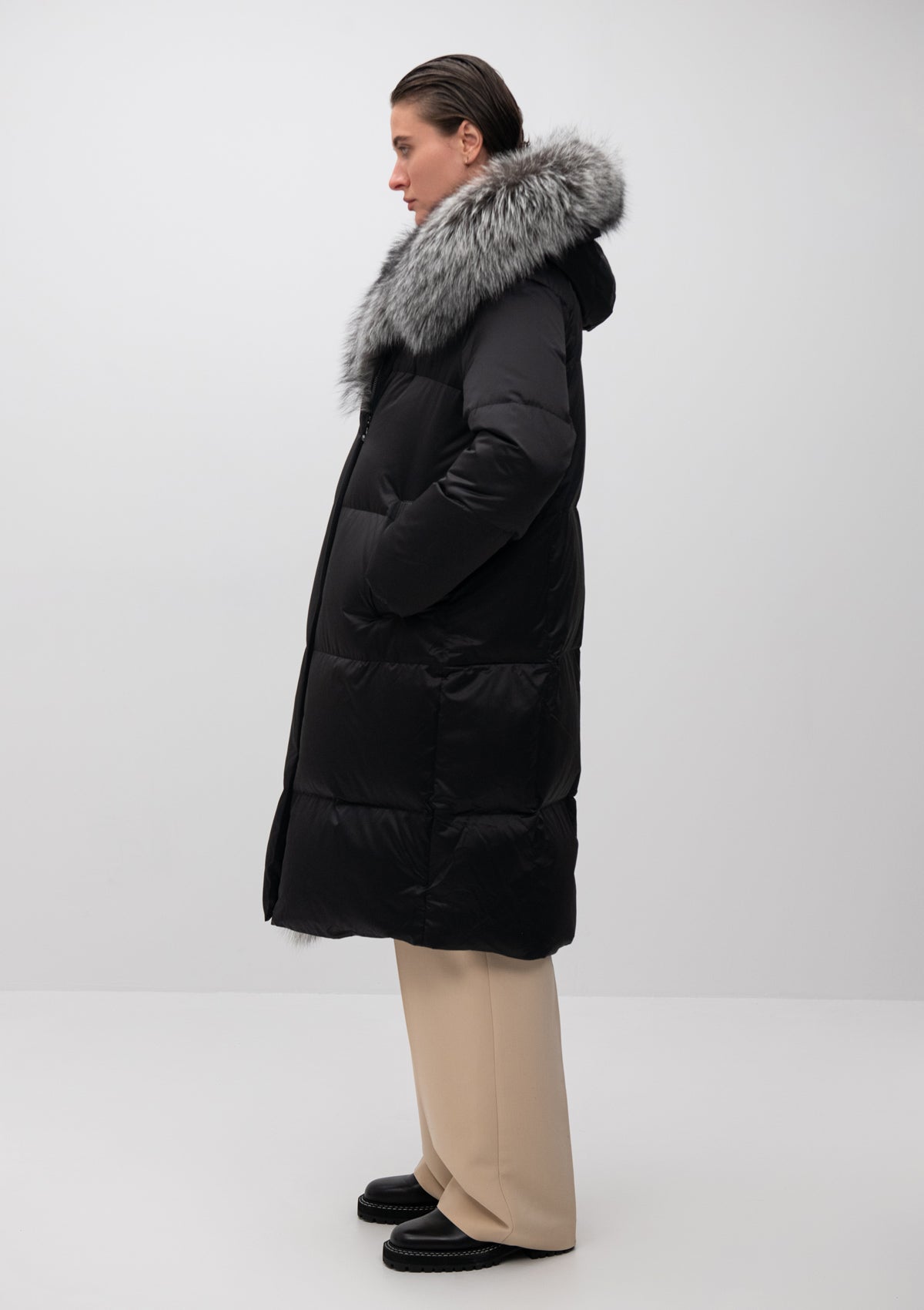 Parka Charlotte de plata genuina con piel de zorro