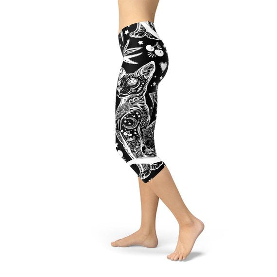 Leggings capri negros con diseño de gato de brujería para mujer