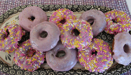 Dona, sin gluten, sin huevo, sin lácteos, glaseada, vainilla, chocolate, brunch, chispas naturales, vegana, cumpleaños, segura para la escuela, Pascua, primavera