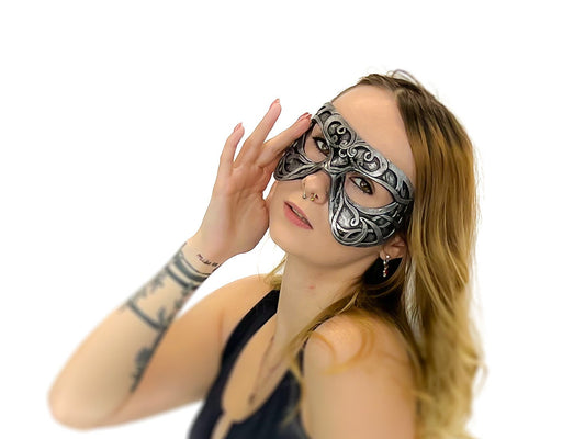 Máscara de Ojo de Cuero Genuino Hecha a Mano de Doble Capa Ornate para Mascarada en Plata