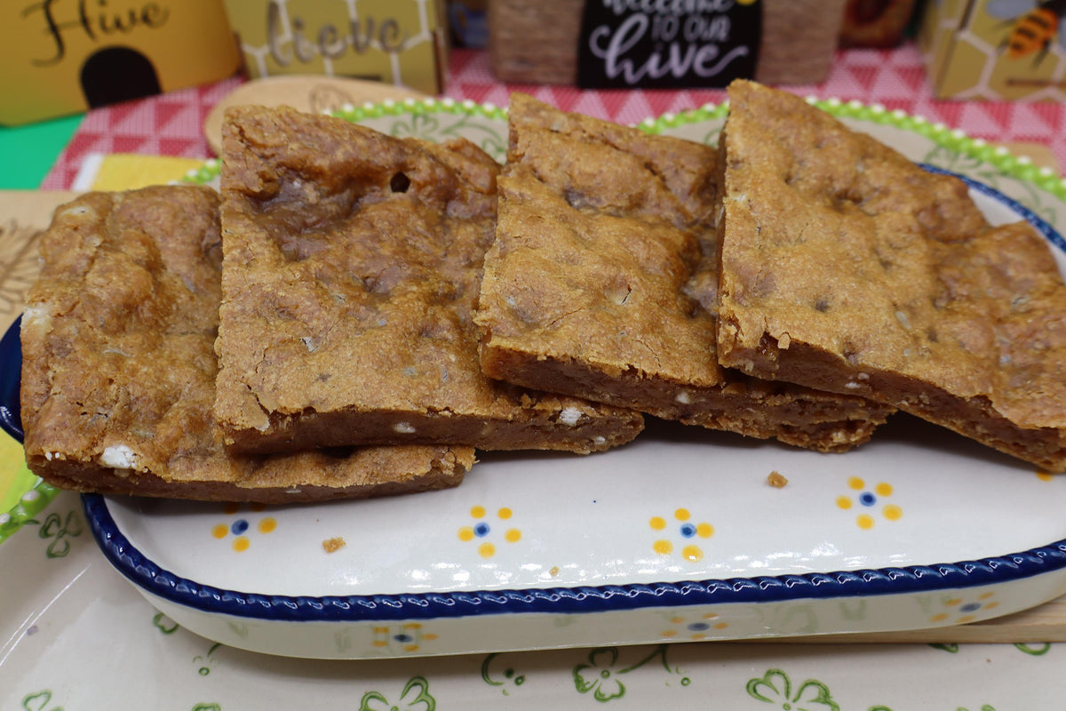 Blondie sin gluten, sin lácteos, vegano, sin cacahuetes, apto para alérgicos, barra para fiesta de cumpleaños, postre de Pascua, aperitivos de malvavisco, seguro para la escuela