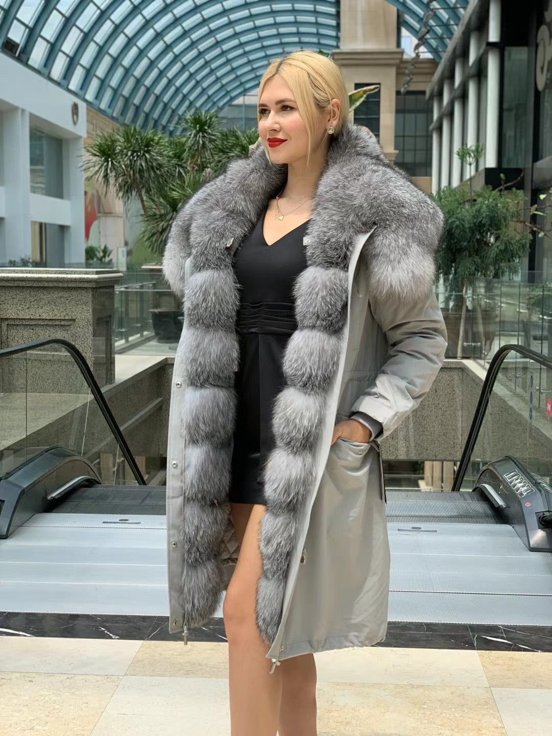 Chaqueta parka con forro completo de piel de zorro y capucha aislante de conejo