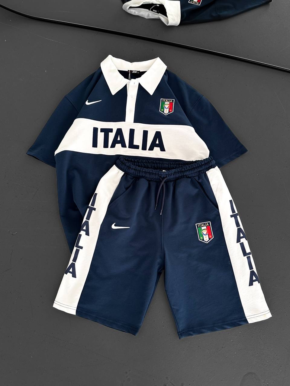 Conjunto de polo y pantalón corto para hombre inspirado en Italia: herencia atlética con un atrevido estilo nacional