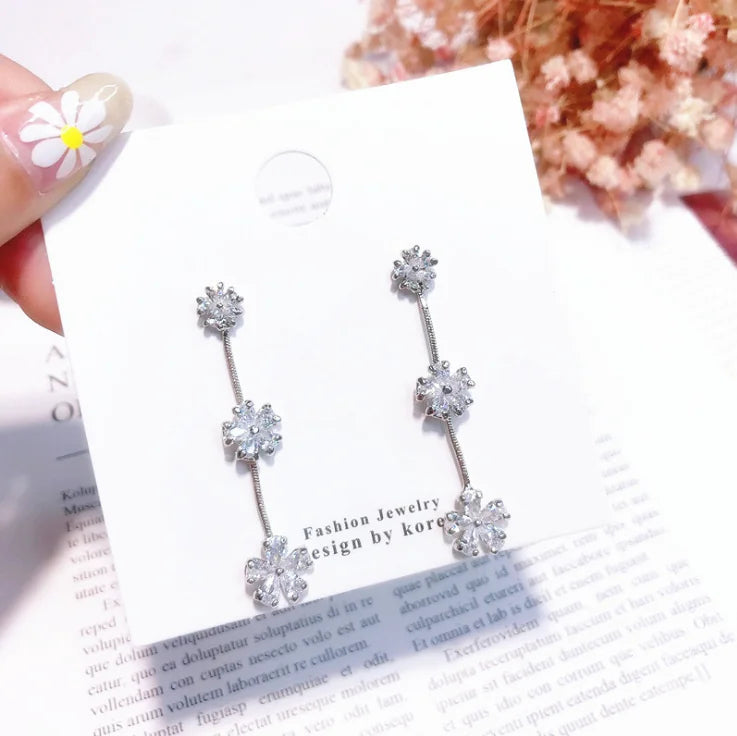 Pendientes largos de copo de nieve con diamantes de imitación y pines de plata 925