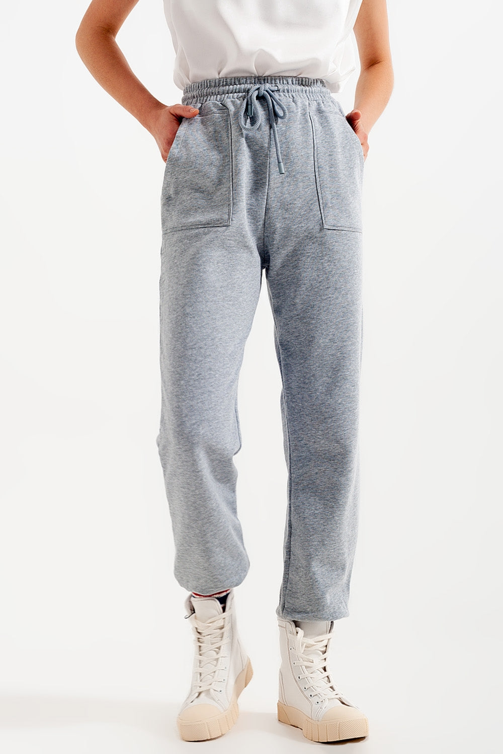 Pantalones deportivos con cintura elástica en gris