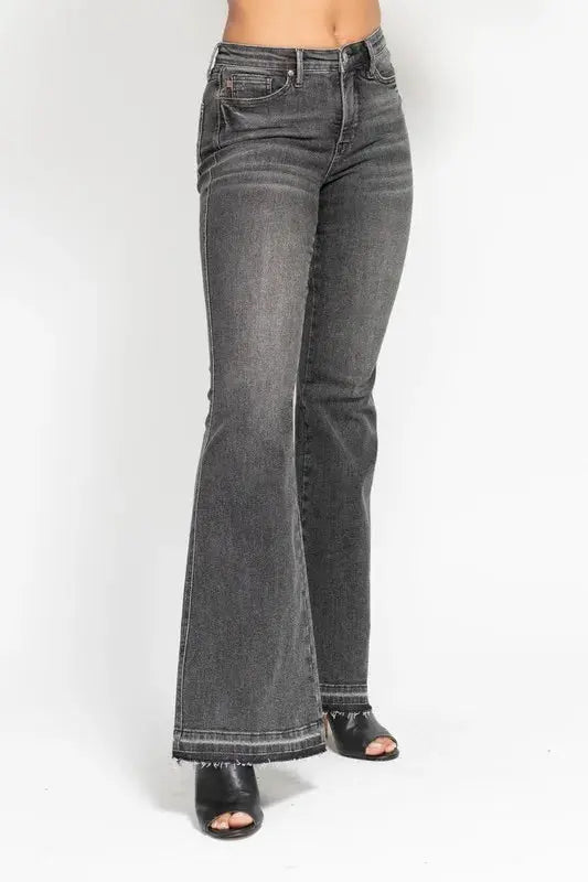 Tendencias en accesorios | Jeans acampanados Judy Blue Gray para mujer, talla grande, denim con control de abdomen