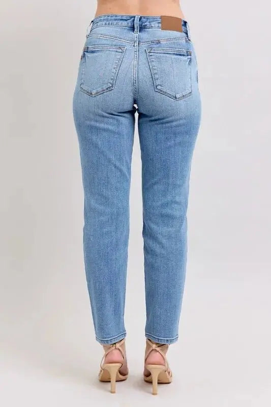 T-Shirts Trendsi Judy Blue Vintage Wash Plus Size Women's Slim Jeans: Comfy & Flattering