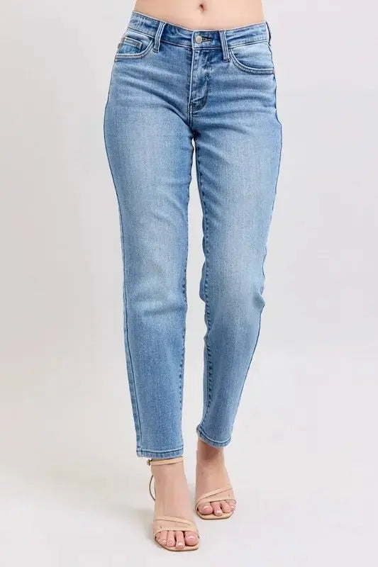 T-Shirts Trendsi Judy Blue Vintage Wash Plus Size Women's Slim Jeans: Comfy & Flattering