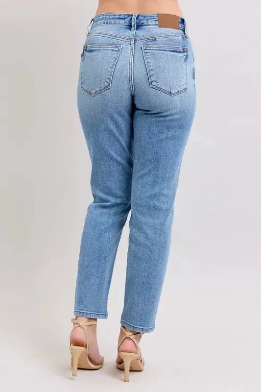 T-Shirts Trendsi Judy Blue Vintage Wash Plus Size Women's Slim Jeans: Comfy & Flattering