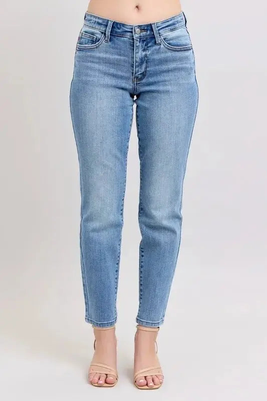 T-Shirts Trendsi Judy Blue Vintage Wash Plus Size Women's Slim Jeans: Comfy & Flattering