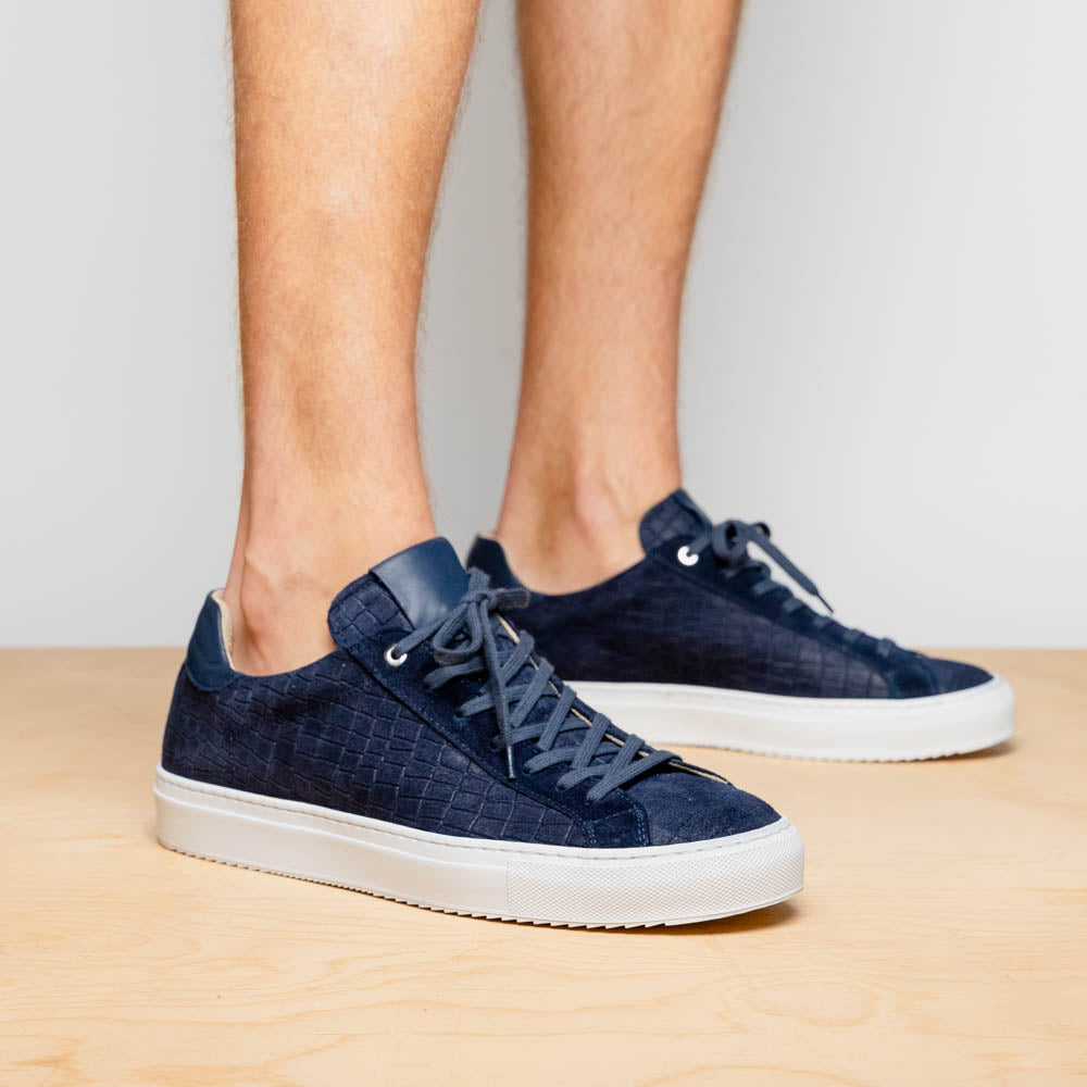 66-266-NVY Zapatillas de piel de cabra italiana con relieve de cocodrilo KOBE azul marino