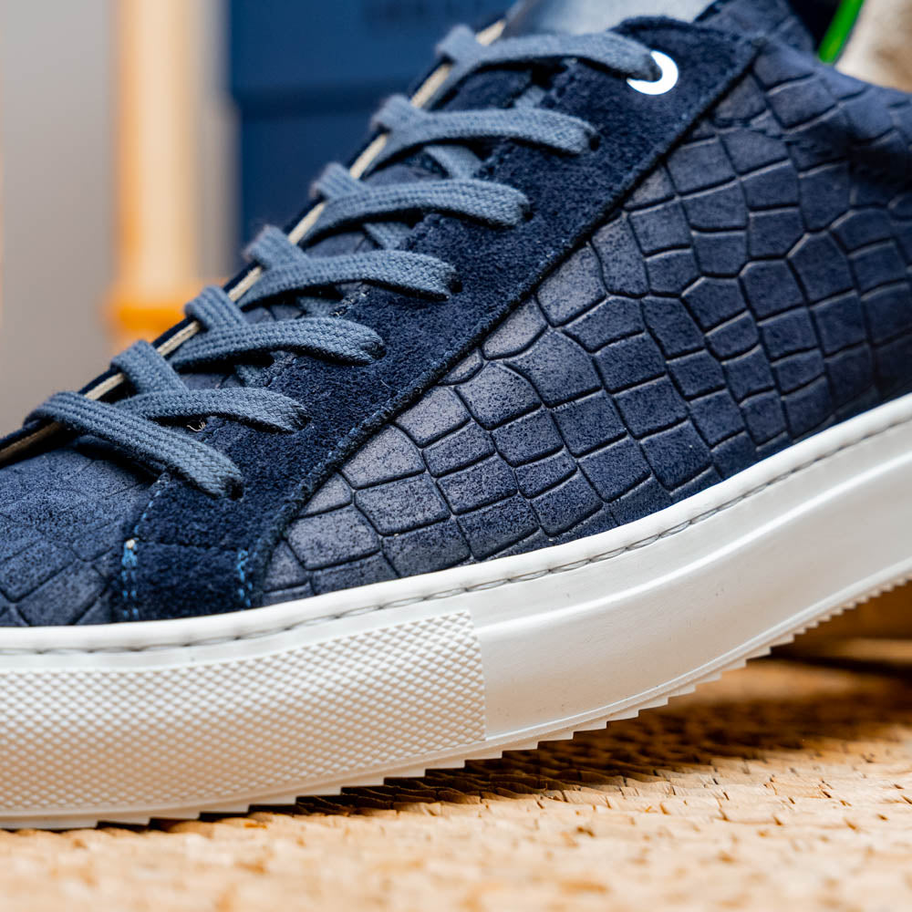 66-266-NVY Zapatillas de piel de cabra italiana con relieve de cocodrilo KOBE azul marino