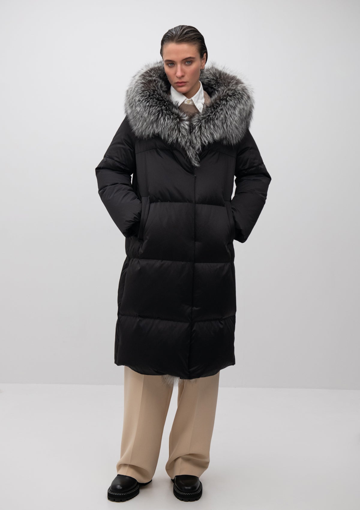 Parka Charlotte de plata genuina con piel de zorro