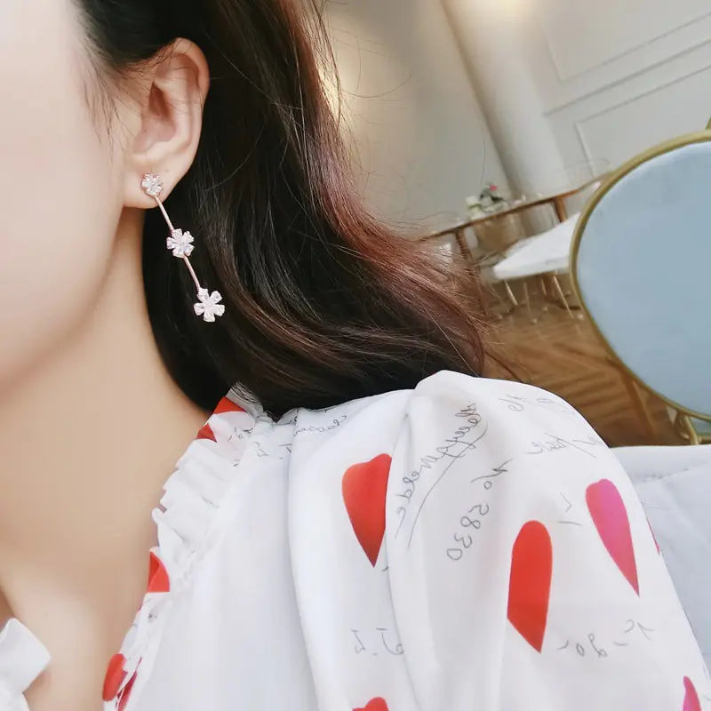 Pendientes largos de copo de nieve con diamantes de imitación y pines de plata 925