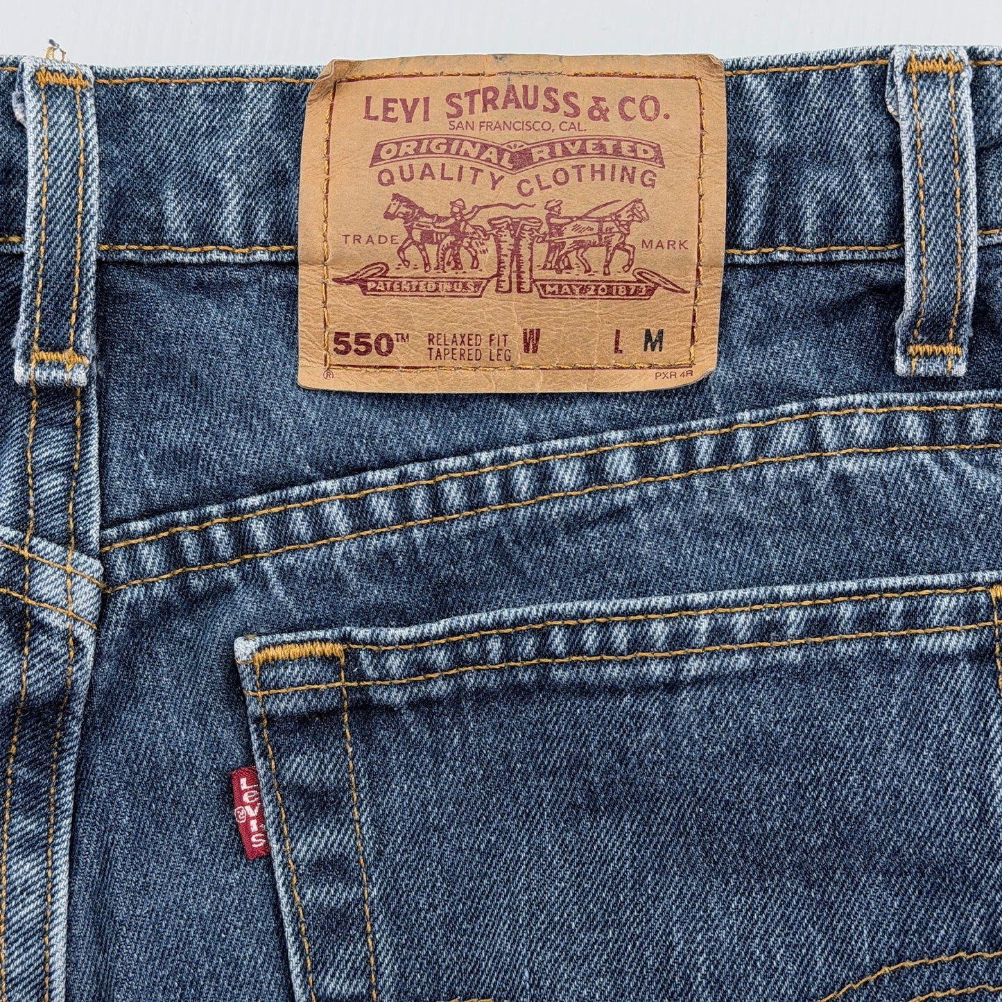 Levi's Women's Vintage 90s 550 Relaxed Fit Tapered Leg - Tagged Size 16 (33x30)