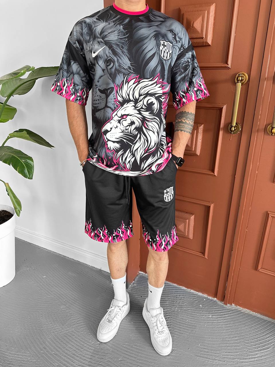 Conjunto de camiseta con estampado de león y pantalones cortos con llamas Lion Blaze para hombre – Ropa urbana ardiente con estampado de león atrevido