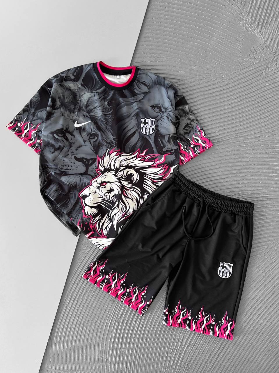 Conjunto de camiseta con estampado de león y pantalones cortos con llamas Lion Blaze para hombre – Ropa urbana ardiente con estampado de león atrevido